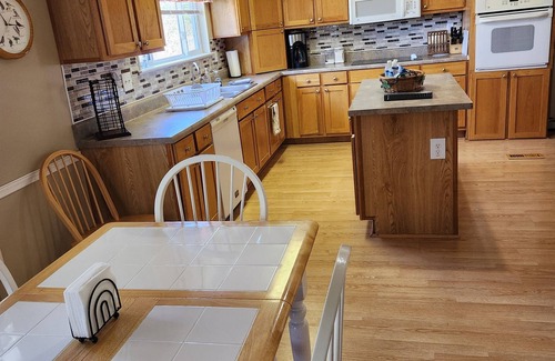 Perry Casa | Mark Twain Lake/ Perry, MO- Pet Friendly