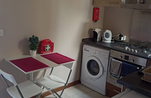 Marsalforn Apartamento | Marsalforn flat near beach and boulevard