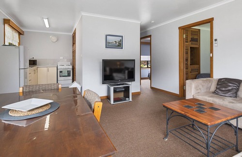 Strahan Hotel | Marsden Court Apartments