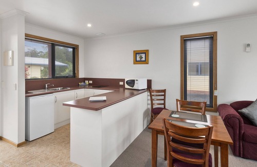 Strahan Hotel | Marsden Court Apartments