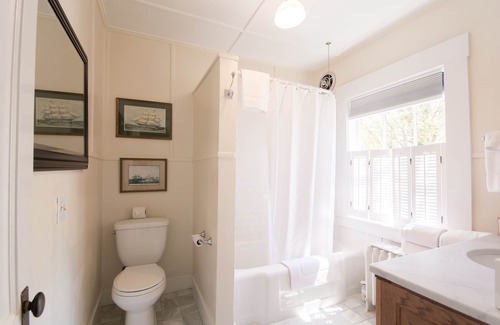 Top of the Hill Cama Y Desayuno | Marshall Slocum Inn