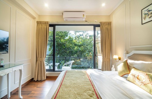 Lansdowne Hotel | Marten's Wilderness Retreat