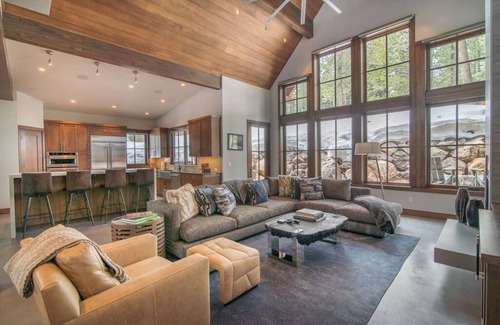 Ponderosa Palisades Casa | Martis Valley Modern Mansion