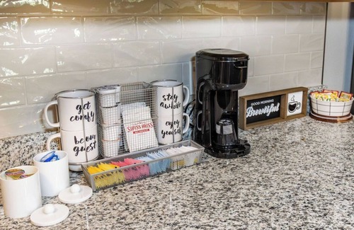 Newburgh Apartamento | Mary - H · Conveniently Located 2bd 2ba Apt w/ Pool & Wi-Fi