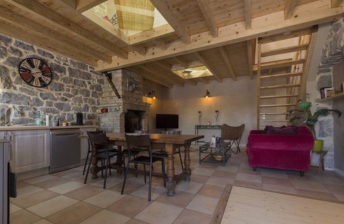 Joyeuse Casa | Mas de Guilhaumon "lado de la aldea"