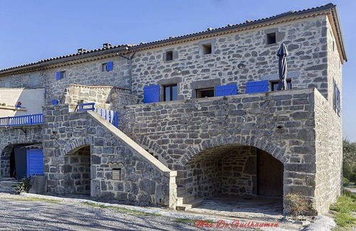 Joyeuse Casa | Mas de Guilhaumon "lado de la aldea"