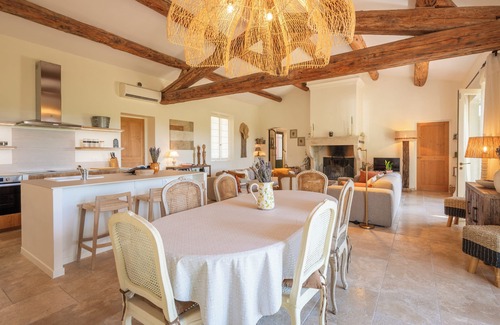 Eyragues Villa | Mas Elaïa, with views on the Alpilles, facing St. Rémy de Provence.