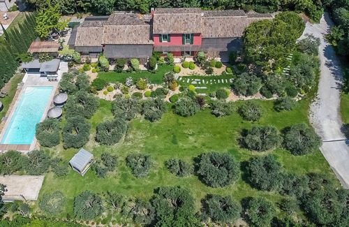 Eyragues Villa | Mas Elaïa, with views on the Alpilles, facing St. Rémy de Provence.