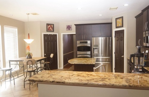 Barker Casa | Massive house; corporate, work crew and family friendly.