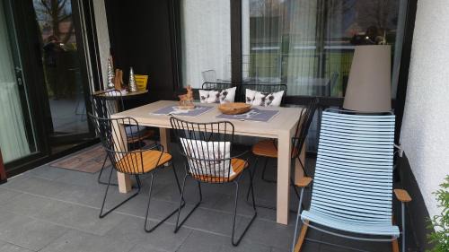 Schliersee Apartamento | Maurers Schlierseetraum 1 hochwertige Erdgeschosswohnung mit allen Raffinessen erfreut sich auch Urlauber idealerweise für Paar mit Kindern geeignet und Vierbeiner Dank des tollen Zauns auf der Terrasse stylisch und edel von der Ausstattung mit 64 qm