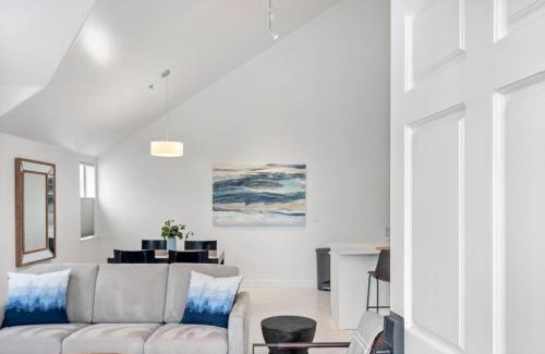 Half Moon Bay Casa | Mavericks Penthouse Downtown Luxury on Main Street Half Moon Bay