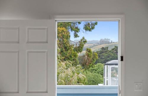 Half Moon Bay Casa | Mavericks Penthouse Downtown Luxury on Main Street Half Moon Bay