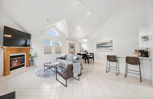 Half Moon Bay Casa | Mavericks Penthouse Downtown Luxury on Main Street Half Moon Bay