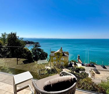 Roiano-Gretta-Barcola-Cologna-Scorcola Apartamento | Maximilian Suites