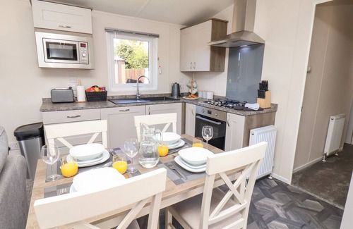 Runswick Bay Cabaña | Mayflower Lodge