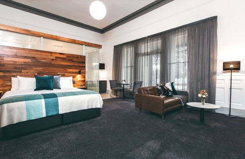 New Town Hotel | Maylands Lodge