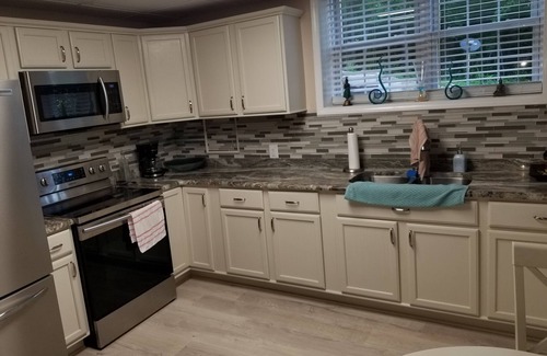 Roxboro Casa | Mayo Lake Lower Unit Highend, limpio, actualizado