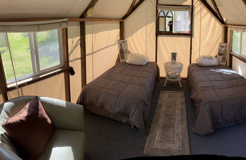 Isleton Casa | Meadow Cabana - King Bed