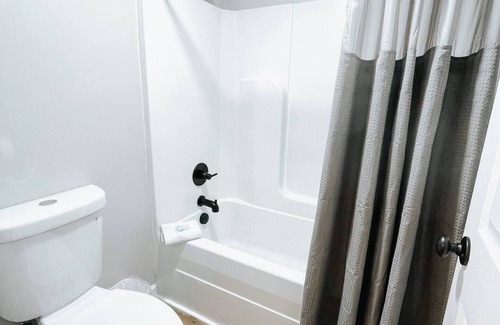 Townsend Hotel | Meadow Room at The Trailblazer Unit 3