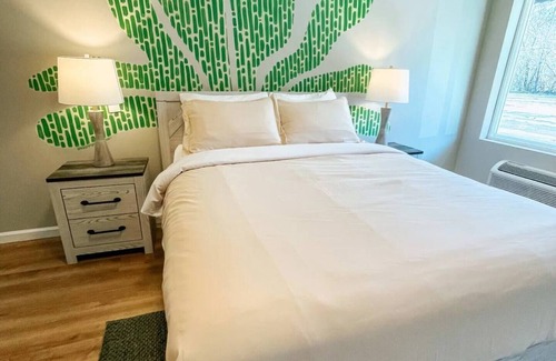 Townsend Hotel | Meadow Room at The Trailblazer Unit 3