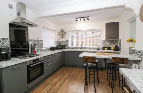 Hirwaun Cabaña | MEILLION, pet friendly, with a garden in Hirwaun