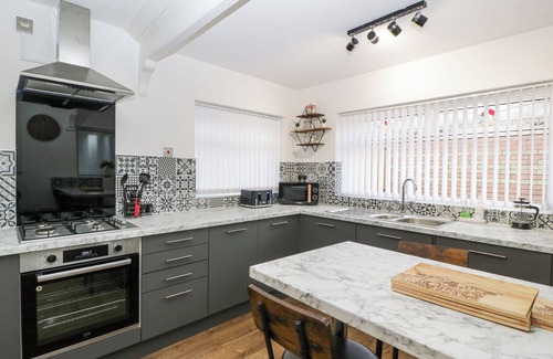 Hirwaun Cabaña | MEILLION, pet friendly, with a garden in Hirwaun