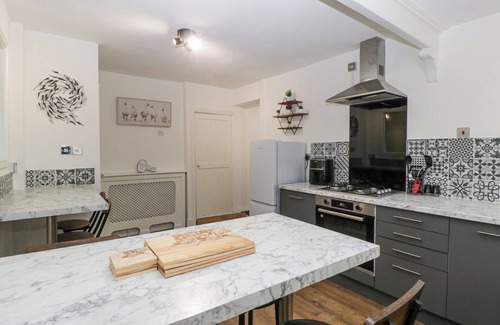 Hirwaun Cabaña | MEILLION, pet friendly, with a garden in Hirwaun