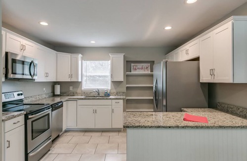 West Melbourne Casa | Melbourne 6 bed/2 bath Sleeps 12 BEDS 5King/1Qn