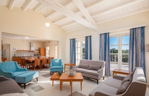 Rezanci Villa | Melitta Villas - Quince Habitaciones Villa, Capacidad 36