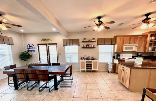 Port O Connor Casa | MELLOW YELLOW in Dolphin Point POC