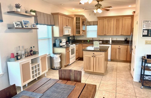 Port O Connor Casa | MELLOW YELLOW in Dolphin Point POC