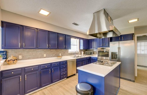 Capleville Casa | Memphis Vacation Rental Getaway with Large Deck