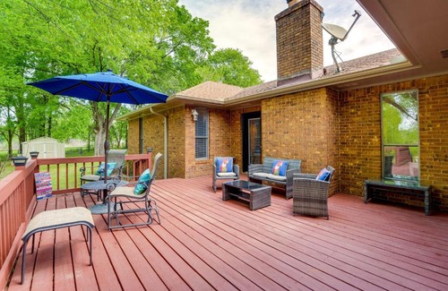 Capleville Casa | Memphis Vacation Rental Getaway with Large Deck