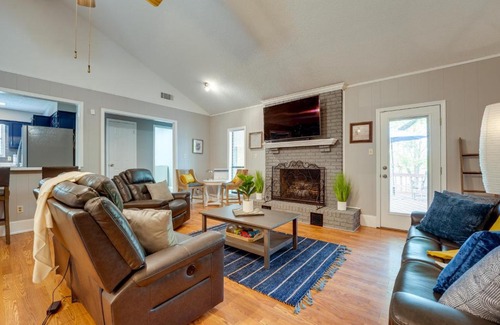 Capleville Casa | Memphis Vacation Rental Getaway with Large Deck