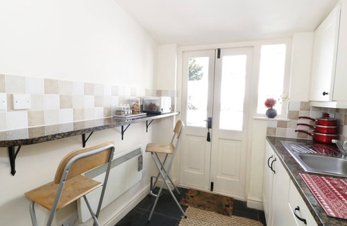 Brynsiencyn Cabaña | MENAI COTTAGE, pet friendly, character holiday cottage in Brynsiencyn