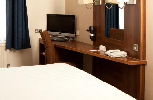 Chester Hotel | Mercure Chester Abbots Well Hotel
