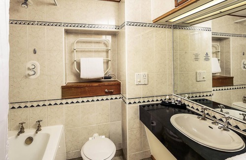 Skelton Hotel | Mercure York Fairfield Manor Hotel