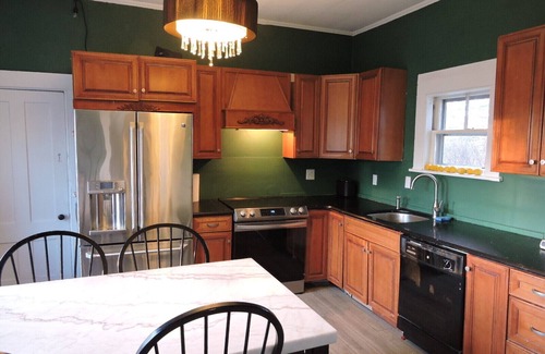 Richmond Casa | Merrymeeting Bay, entire house, free parking, full kitchen, mid-coast hub