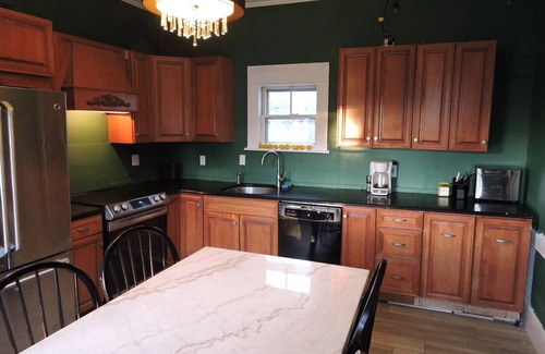 Richmond Casa | Merrymeeting Bay, entire house, free parking, full kitchen, mid-coast hub