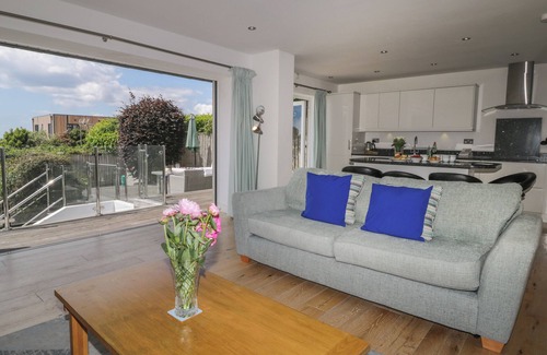 Wembury Cabaña | MEWSTONE VIEW, pet friendly, country holiday cottage in Wembury