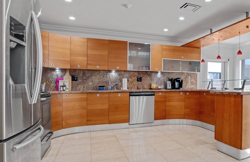 Highland Lakes Casa | Miami Lakefront Paradise! 5 Beds, Heated Pool