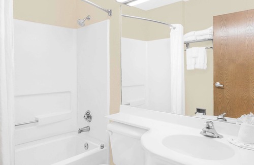 Franklin Hotel | Microtel Inn by Wyndham Franklin