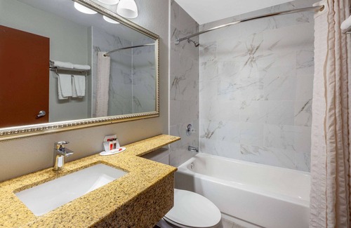 Linthicum Heights Hotel | Microtel Inn & Suites by Wyndham Baltimore BWI Airport