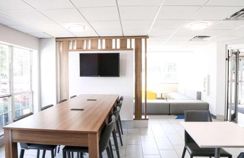 Paw Creek Hotel | Microtel Inn & Suites by Wyndham Charlotte/Northlake