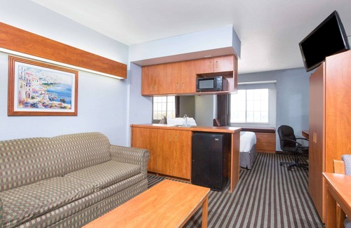 Garland Hotel | Microtel Inn & Suites by Wyndham Garland/Dallas