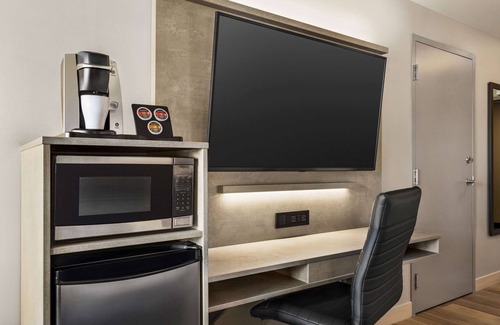 Dorval Hotel | Microtel Inn & Suites Montreal Airport - Dorval QC