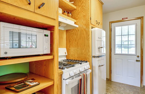 Monett Casa | Mid-Century 1950s Retreat w/ Rec Room in Monett!