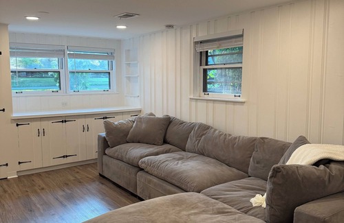 Highland Park Casa | Mid-century modern turned MODERN. Close to all the attractions that Chicago has.