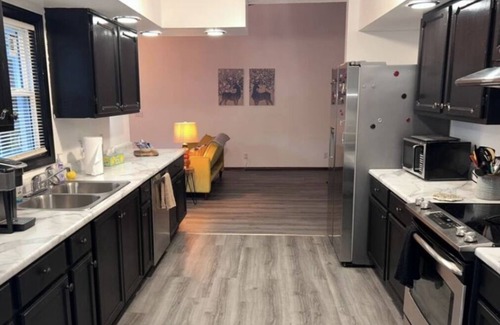 Muncie Casa | Mid-Century Modern charming 3-bedroom house in private, peaceful neighborhood.