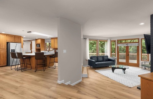 Issaquah Casa | MidCentury Luxury Issaquah Home, 6 Beds, Sleeps 10